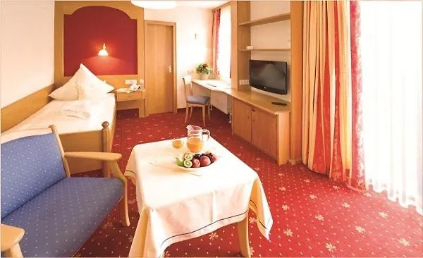 Astoria - Alexandra Kraemer Ek Hotel