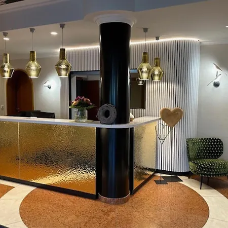 Astoria - Alexandra Kraemer Ek Hotel