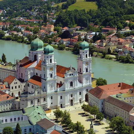 Astoria - Alexandra Kraemer Ek 3*