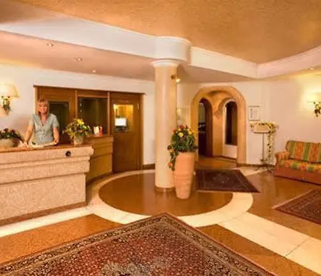 Astoria - Alexandra Kraemer Ek